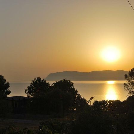 Casa Vacanze La Terrazza Sul Golfo 카스텔라마레델골포 외부 사진