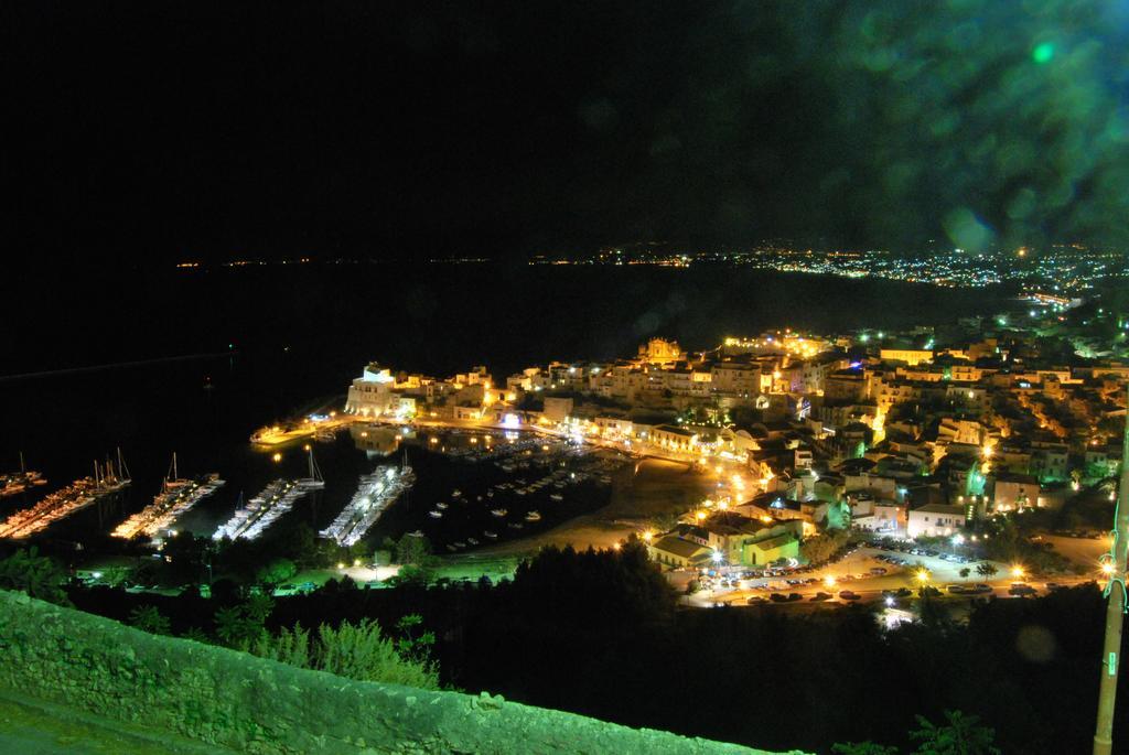 Casa Vacanze La Terrazza Sul Golfo 카스텔라마레델골포 외부 사진