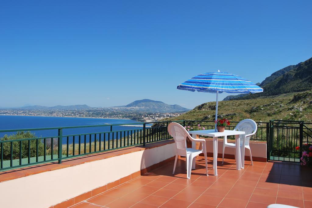 Casa Vacanze La Terrazza Sul Golfo 카스텔라마레델골포 외부 사진