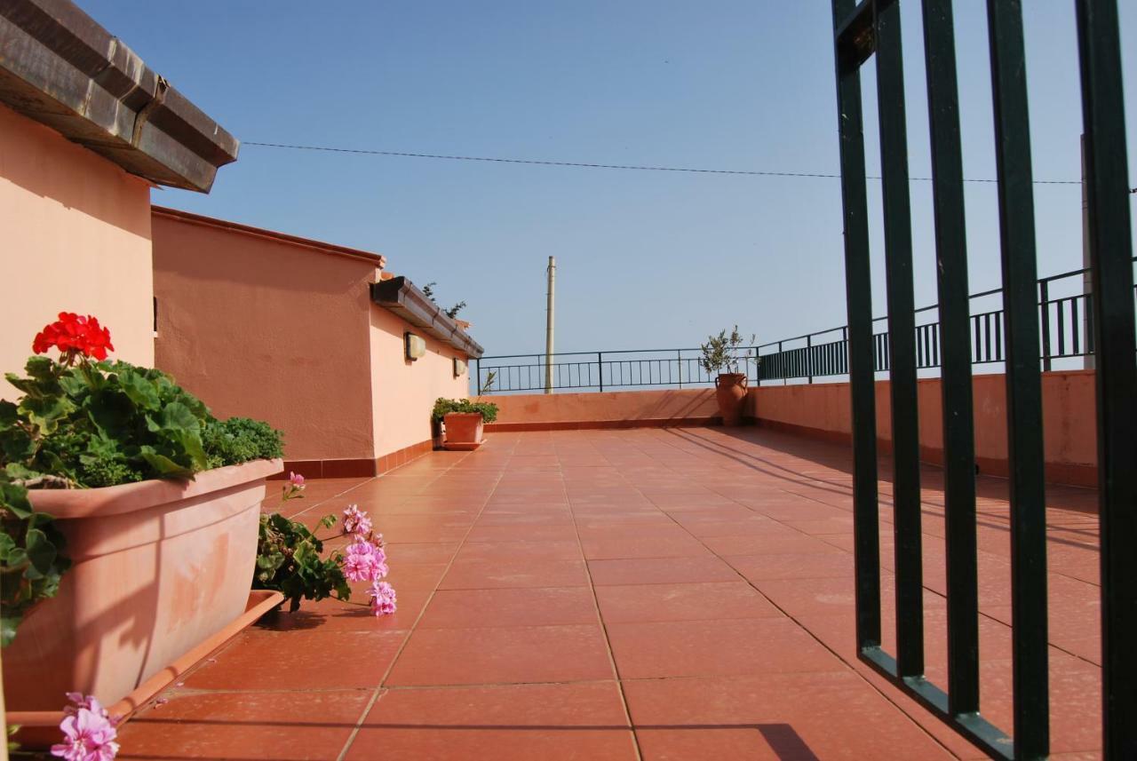 Casa Vacanze La Terrazza Sul Golfo 카스텔라마레델골포 외부 사진